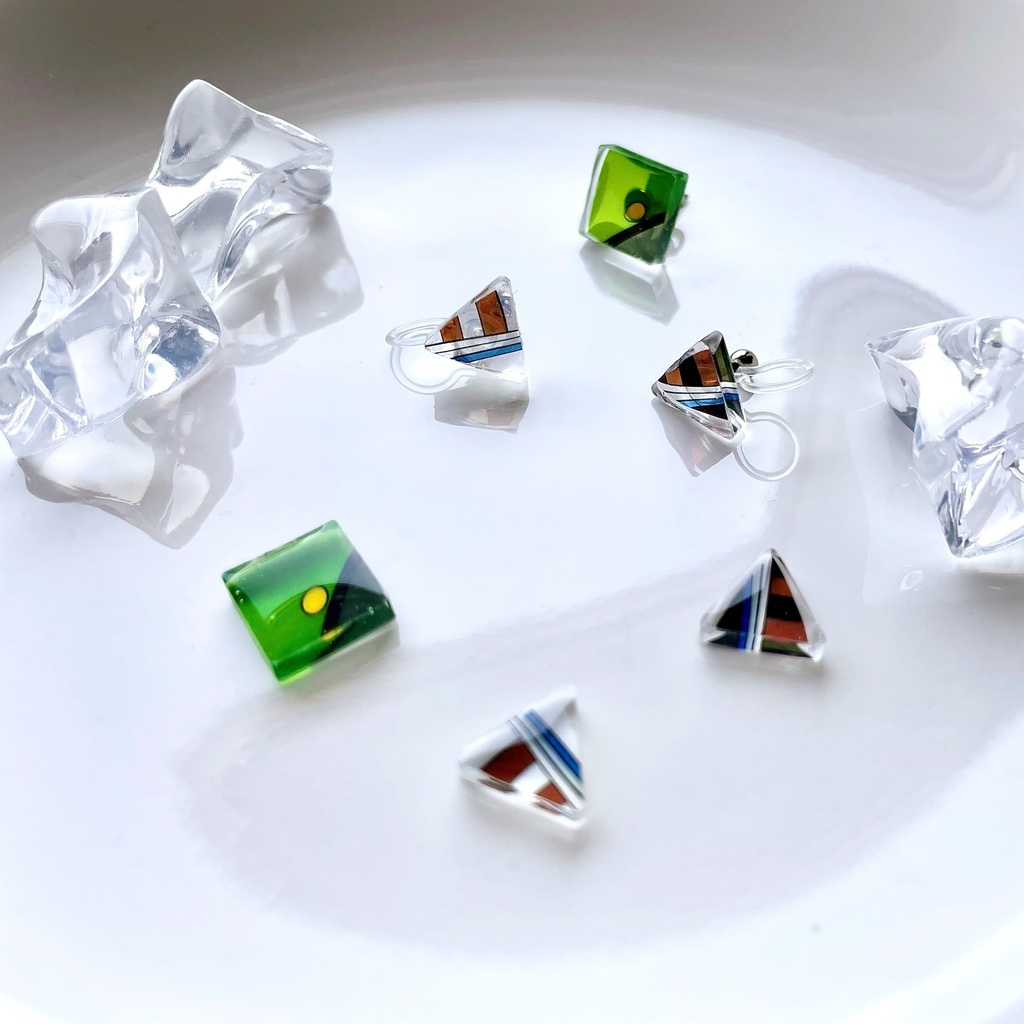 たたかう地下鉄のスタッドピアス