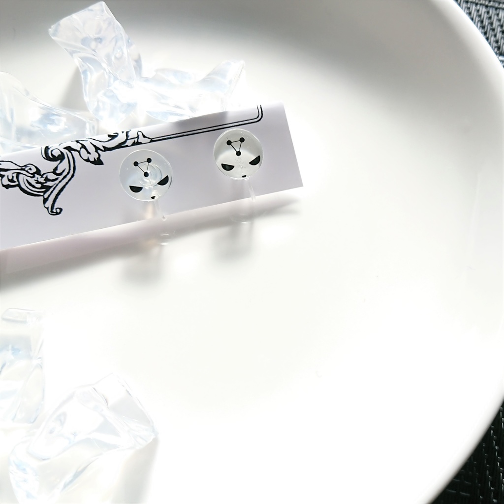 十種影法術のスタッドピアス