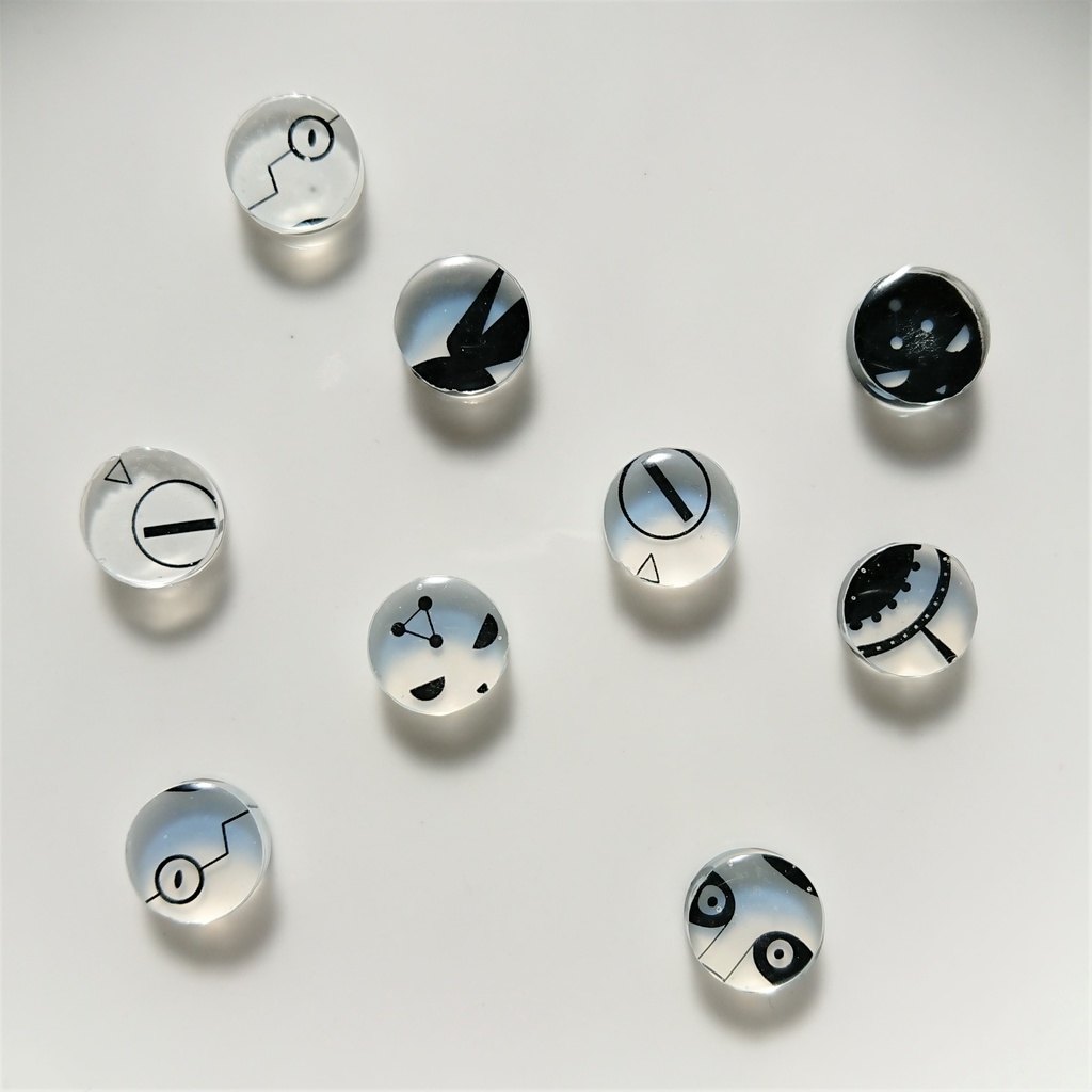 十種影法術のスタッドピアス