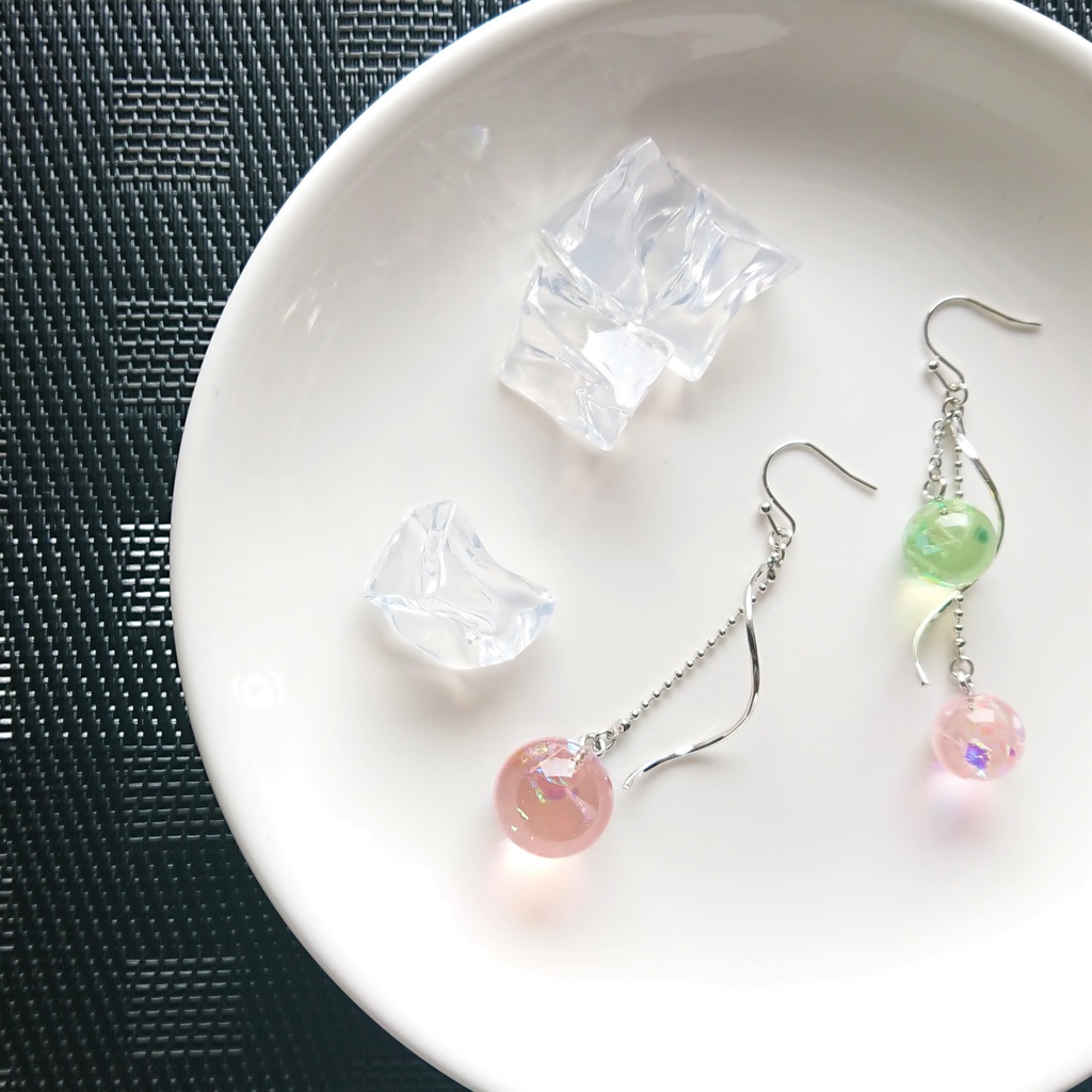 泡狐竜のピアス