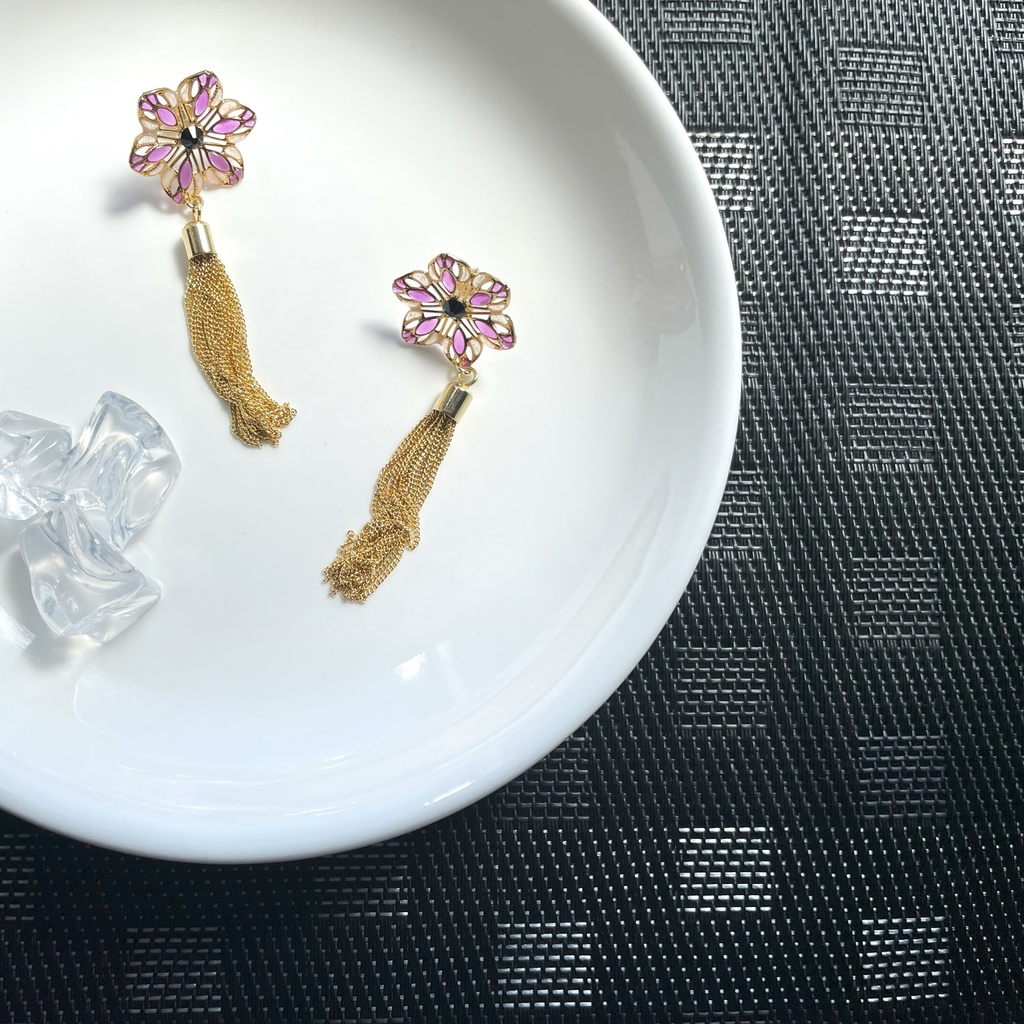 三名槍のタッセルピアス