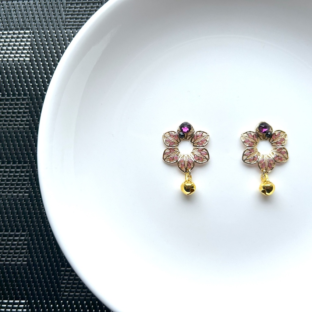 三名槍の鈴ピアス