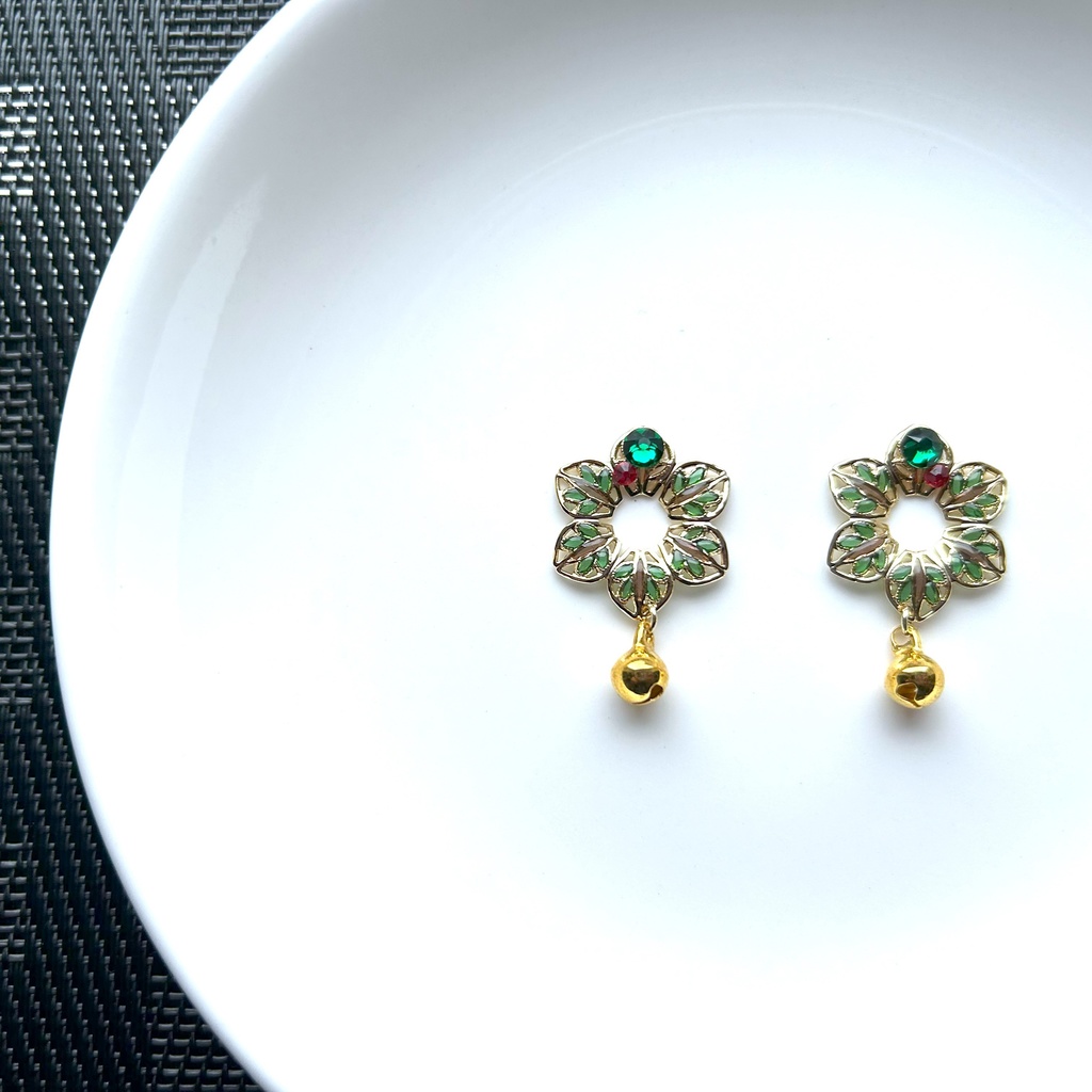 三名槍の鈴ピアス