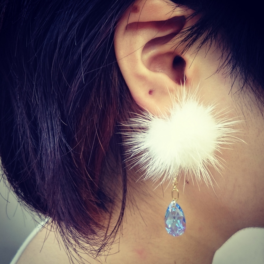 炎と氷の子狐のファーピアス