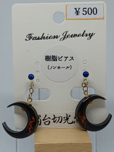 イメージピアス（三日月タイプ）