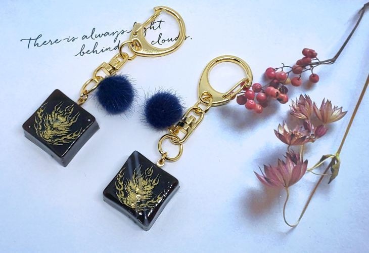 刀紋入りチョコ型キーホルダー