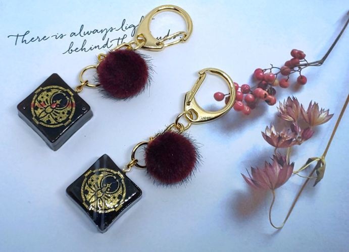 刀紋入りチョコ型キーホルダー