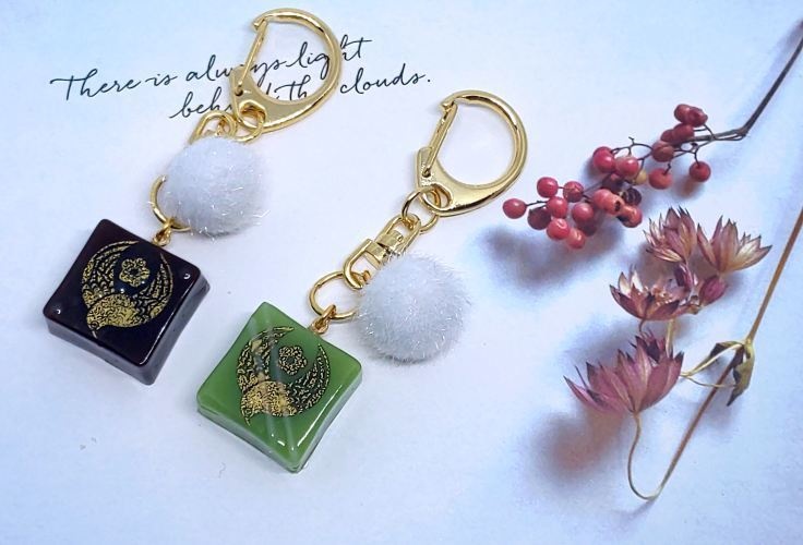 刀紋入りチョコ型キーホルダー