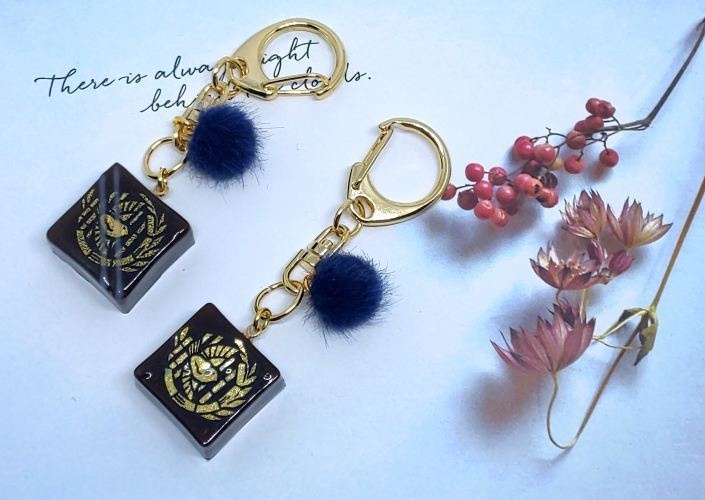 刀紋入りチョコ型キーホルダー