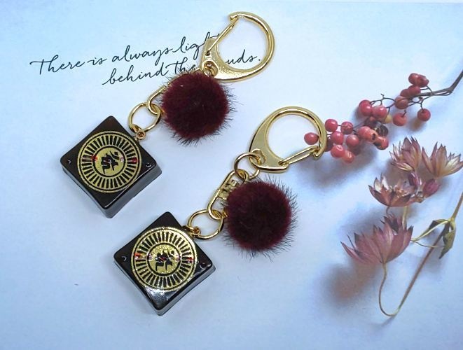 刀紋入りチョコ型キーホルダー