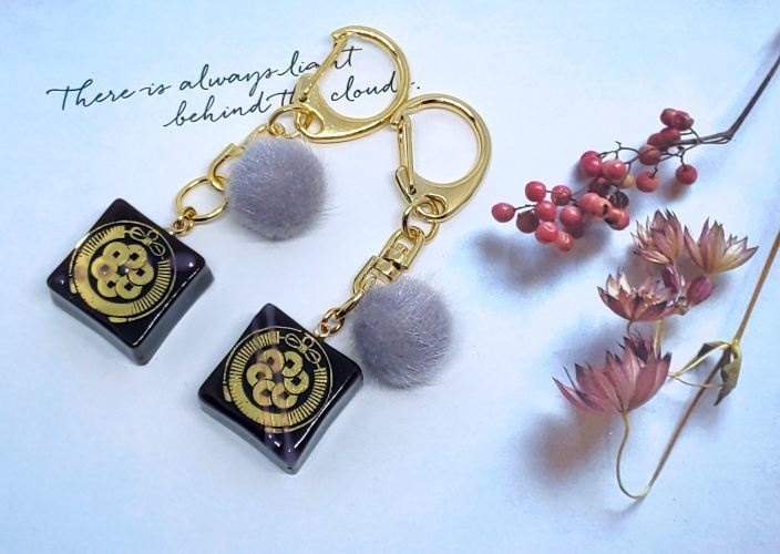 刀紋入りチョコ型キーホルダー