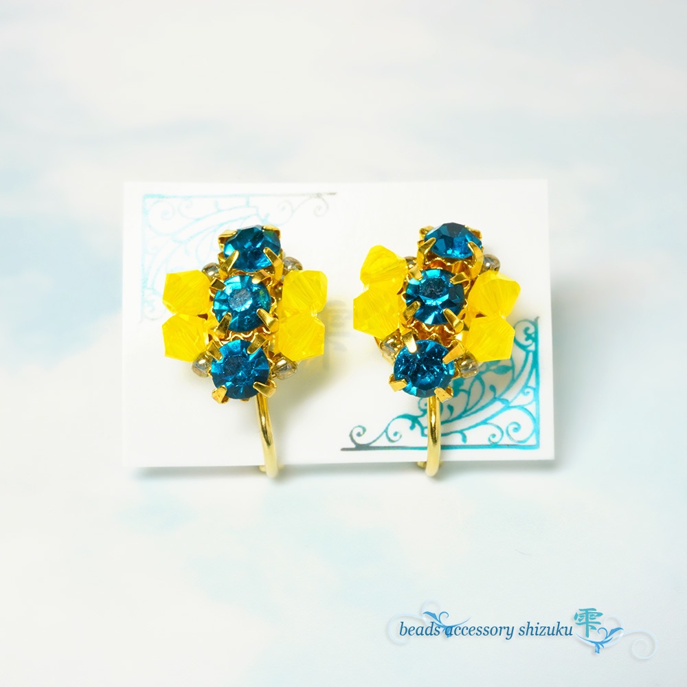 ラインストーンのバイカラーイヤリング Yellow&Blue