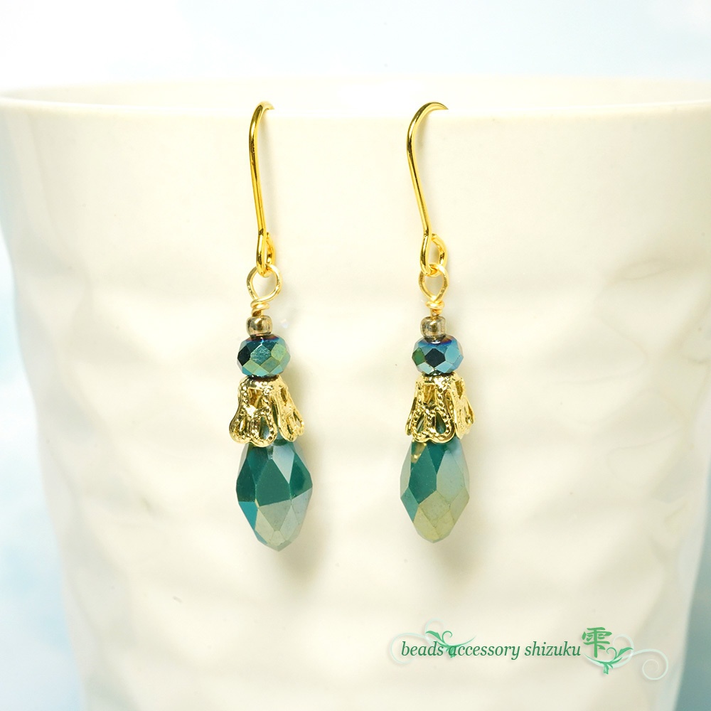 グリーン雫カットピアス／イヤリング