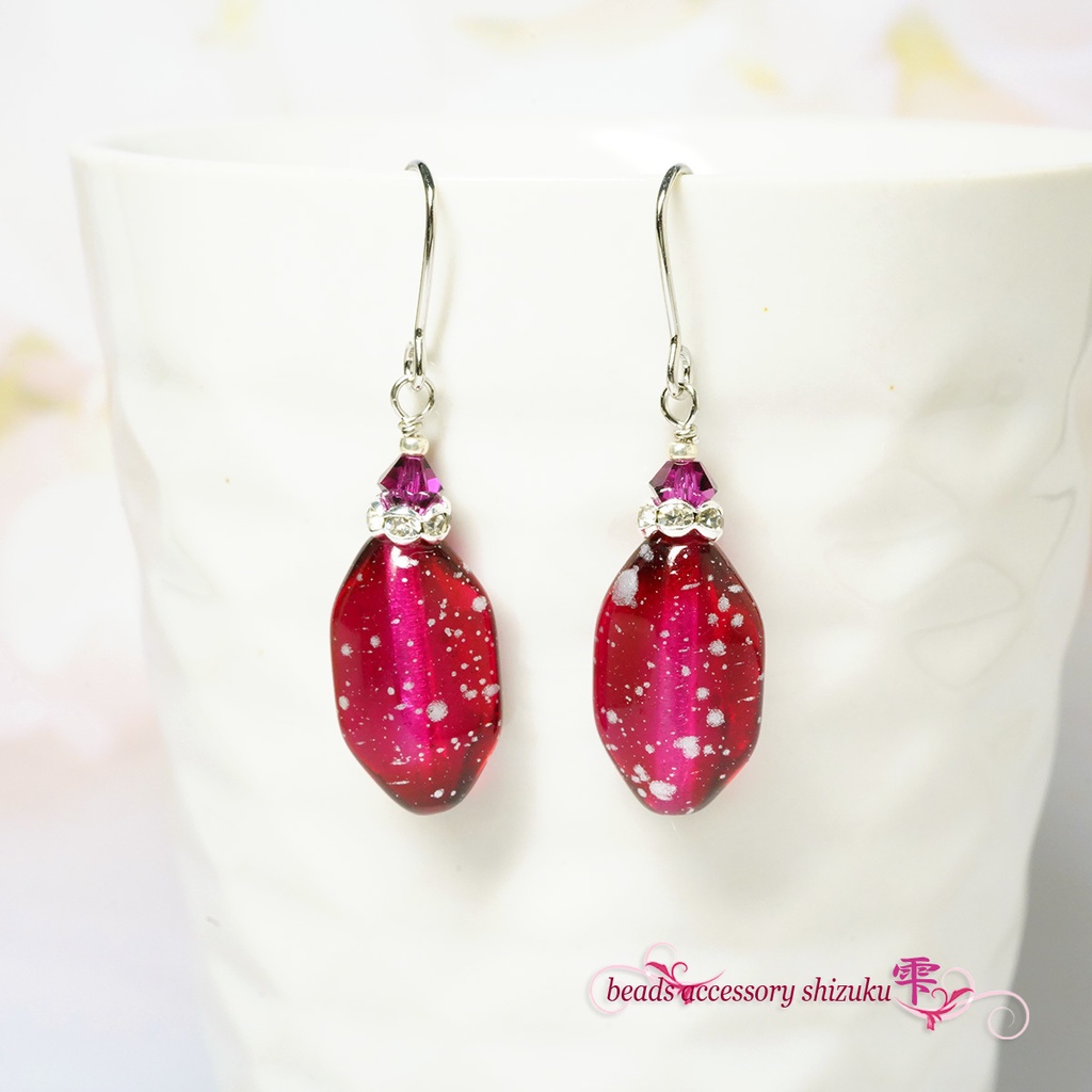 チェコパラレ ピアス／イヤリング＊マゼンタ
