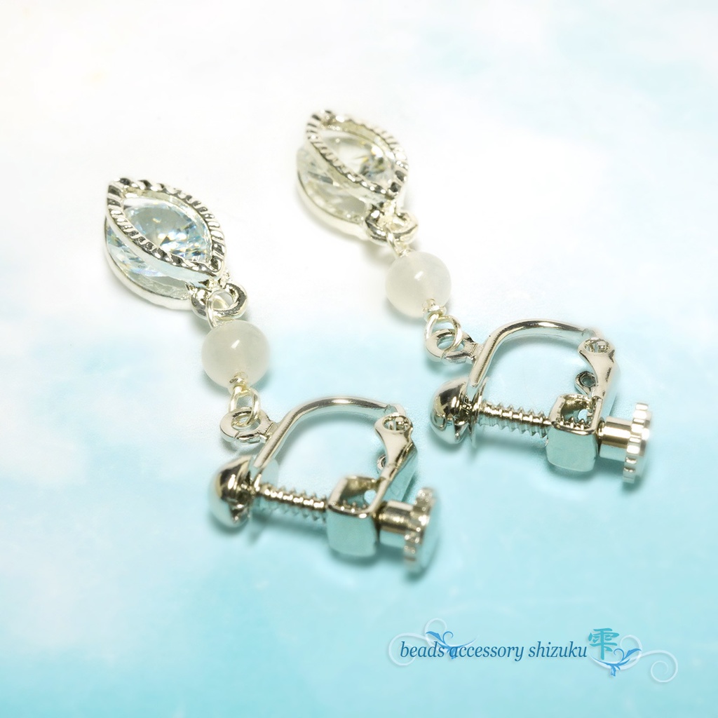 ガラスストーンのマーキスドロップ イヤリング/ピアス*ホワイトジェード