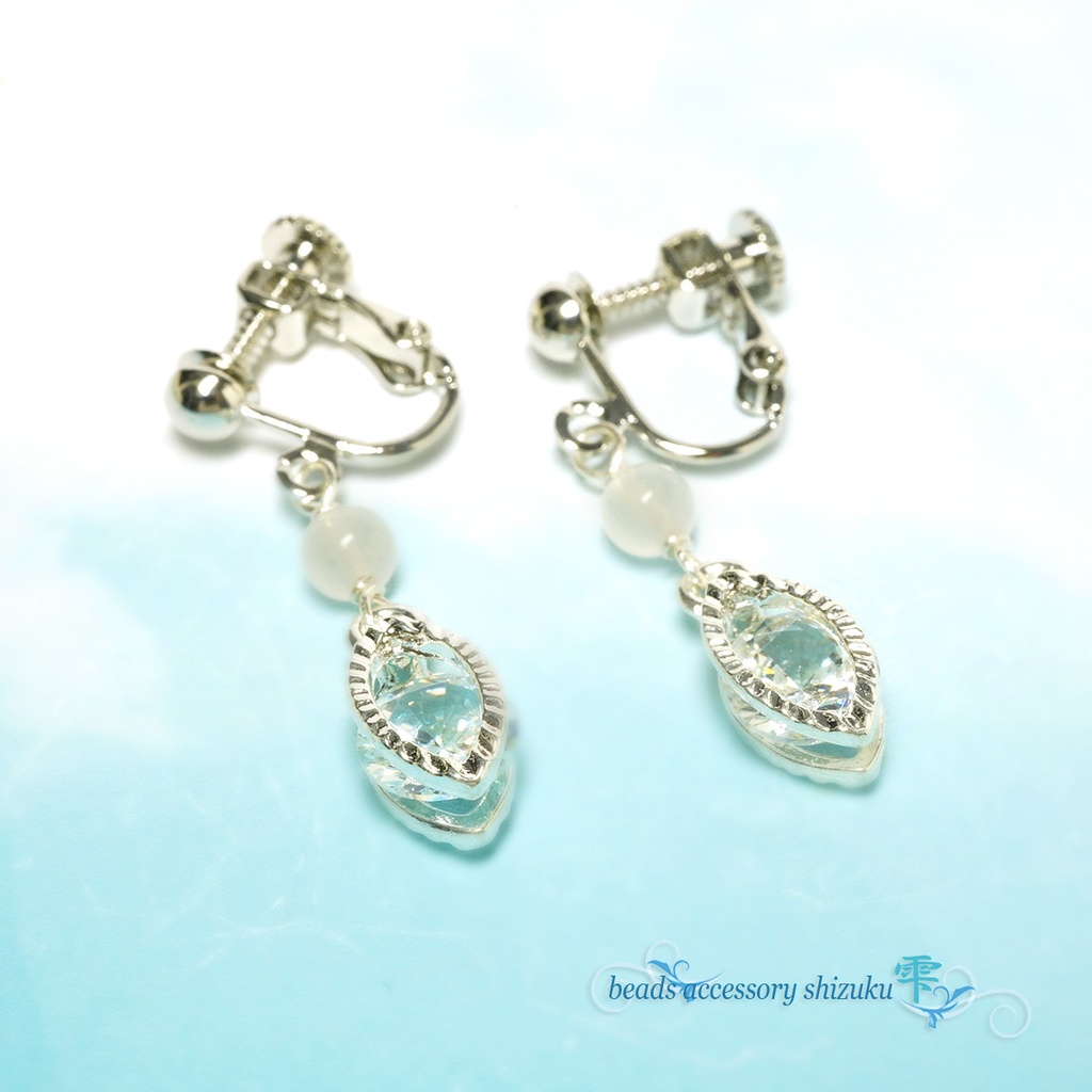 ガラスストーンのマーキスドロップ イヤリング/ピアス*ホワイトジェード