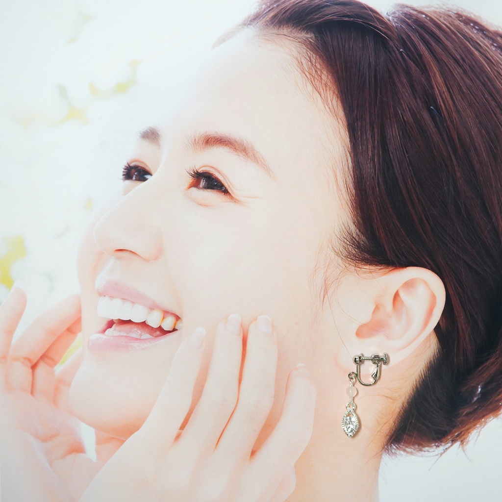 ガラスストーンのマーキスドロップ イヤリング/ピアス*ホワイトジェード