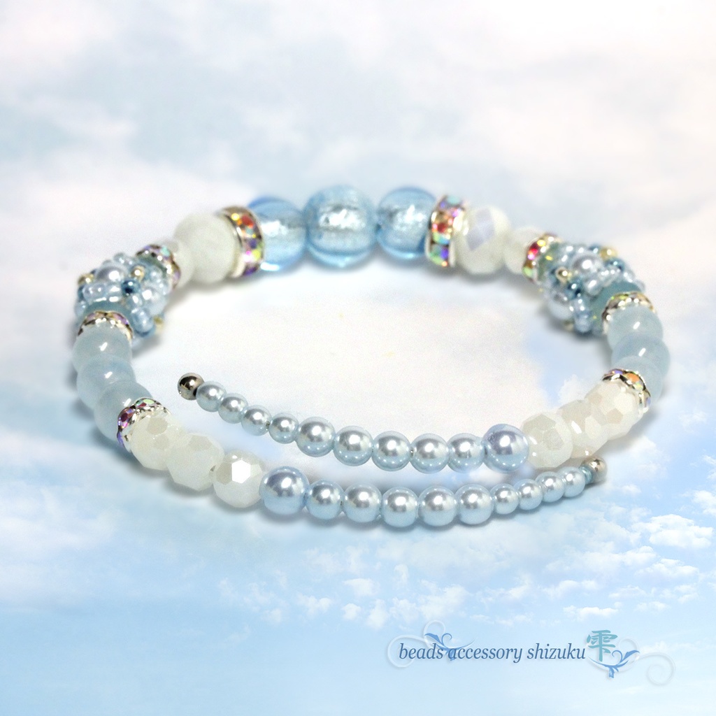 とんぼ玉コイルブレスレット*ブルーカルセドニー