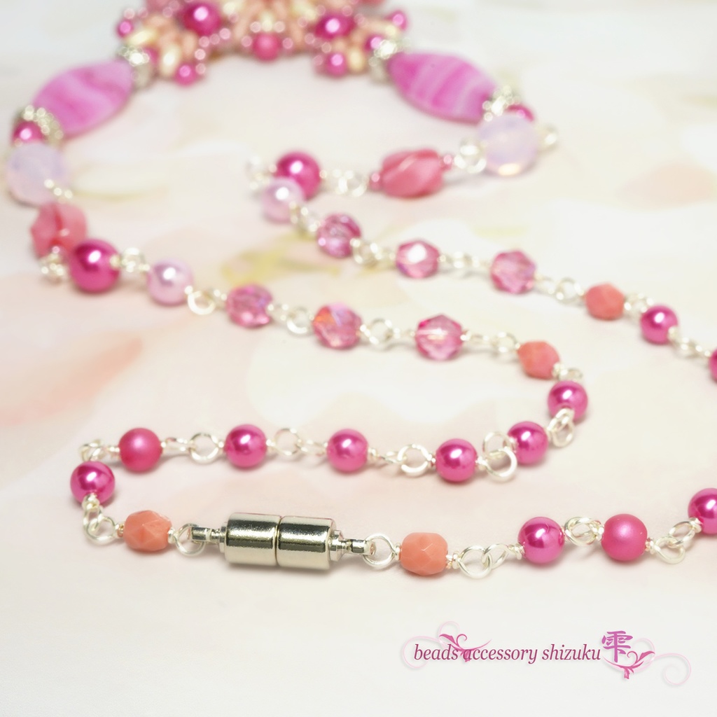 花編みショートネックレス*チェリーピンク