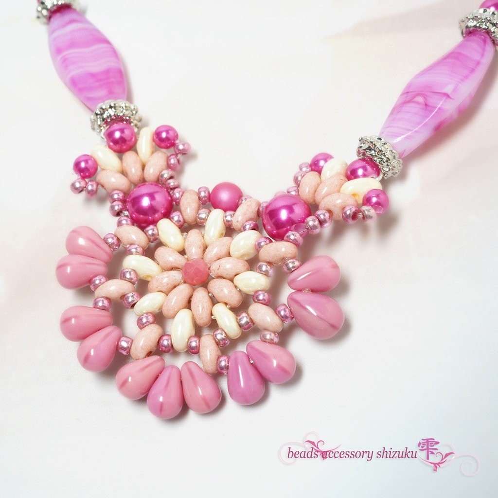 花編みショートネックレス*チェリーピンク
