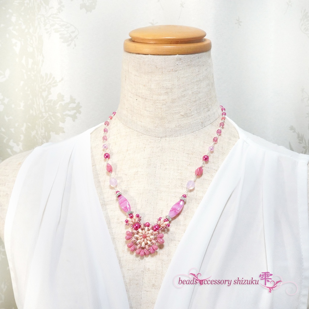 花編みショートネックレス*チェリーピンク
