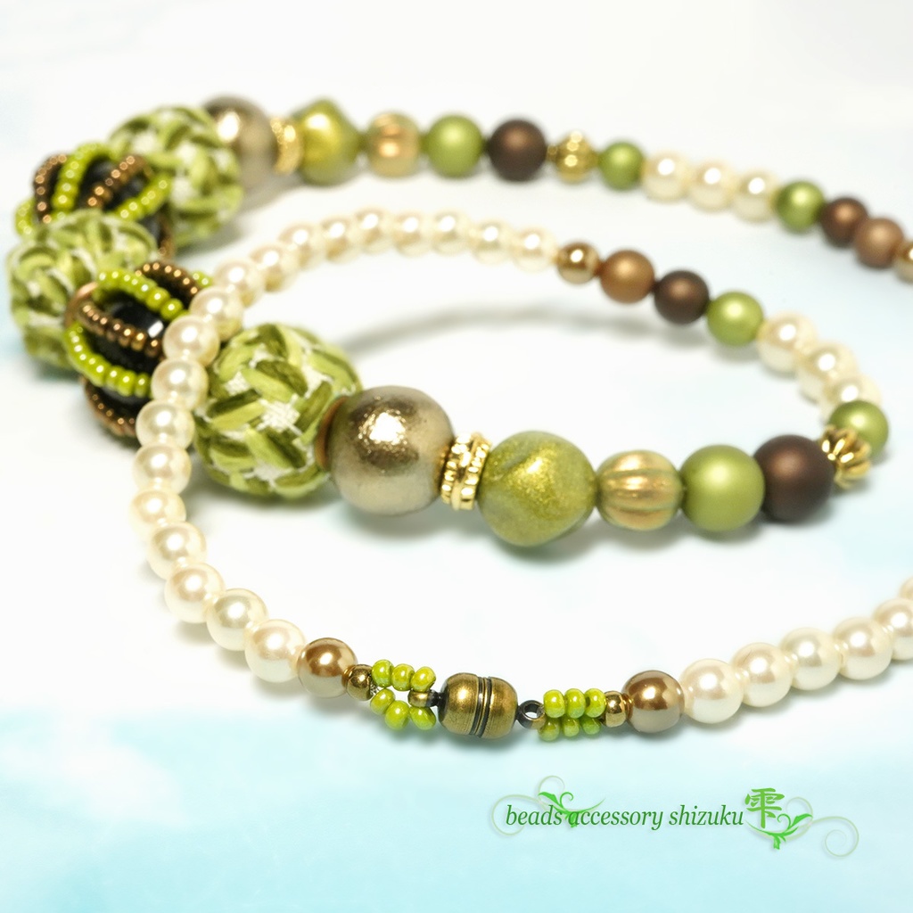 ファブリックビーズボール ショートネックレス*ピスタチオ