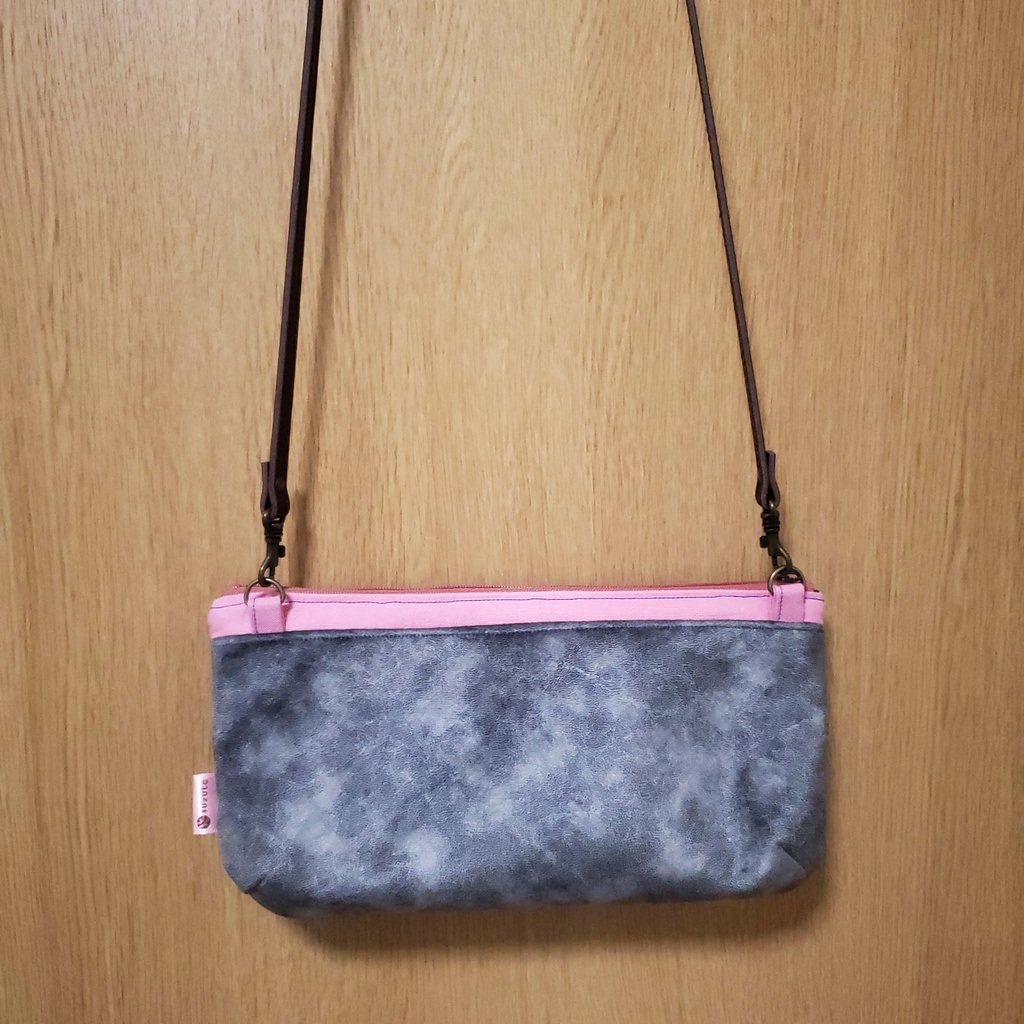 🐈25cmファスナーのポシェットにもできる2-WEYポーチ(紫)🍆🐬送料込み