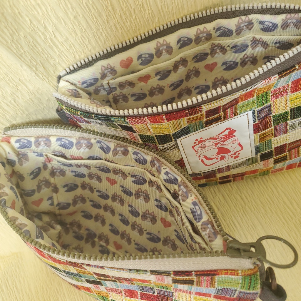 2022🌸ネコチャン柄の20㎝ファスナのサコッシュにもなるポーチ🍆🐬