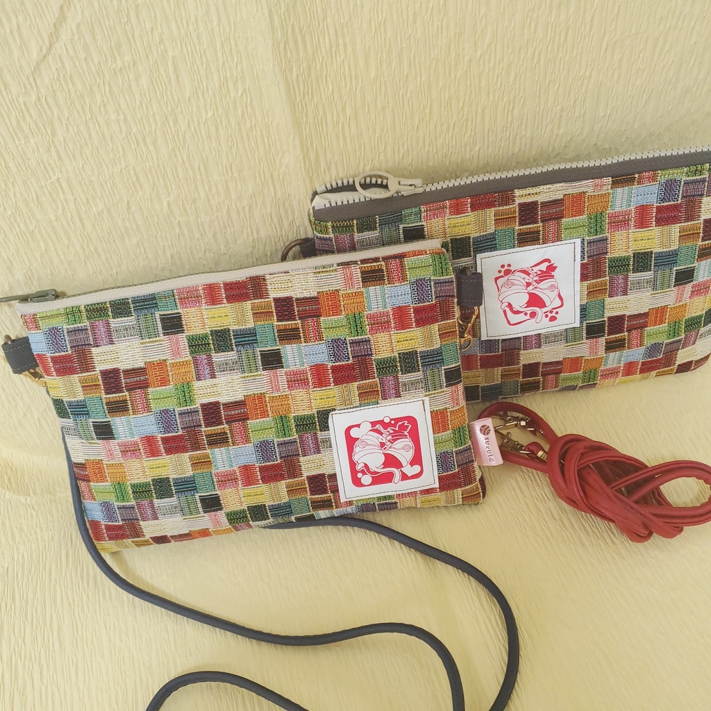 2022🌸ネコチャン柄の20㎝ファスナのサコッシュにもなるポーチ🍆🐬