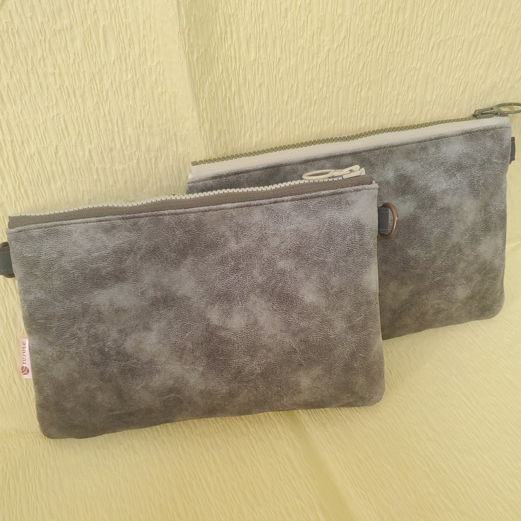 2022🌸ネコチャン柄の20㎝ファスナのサコッシュにもなるポーチ🍆🐬