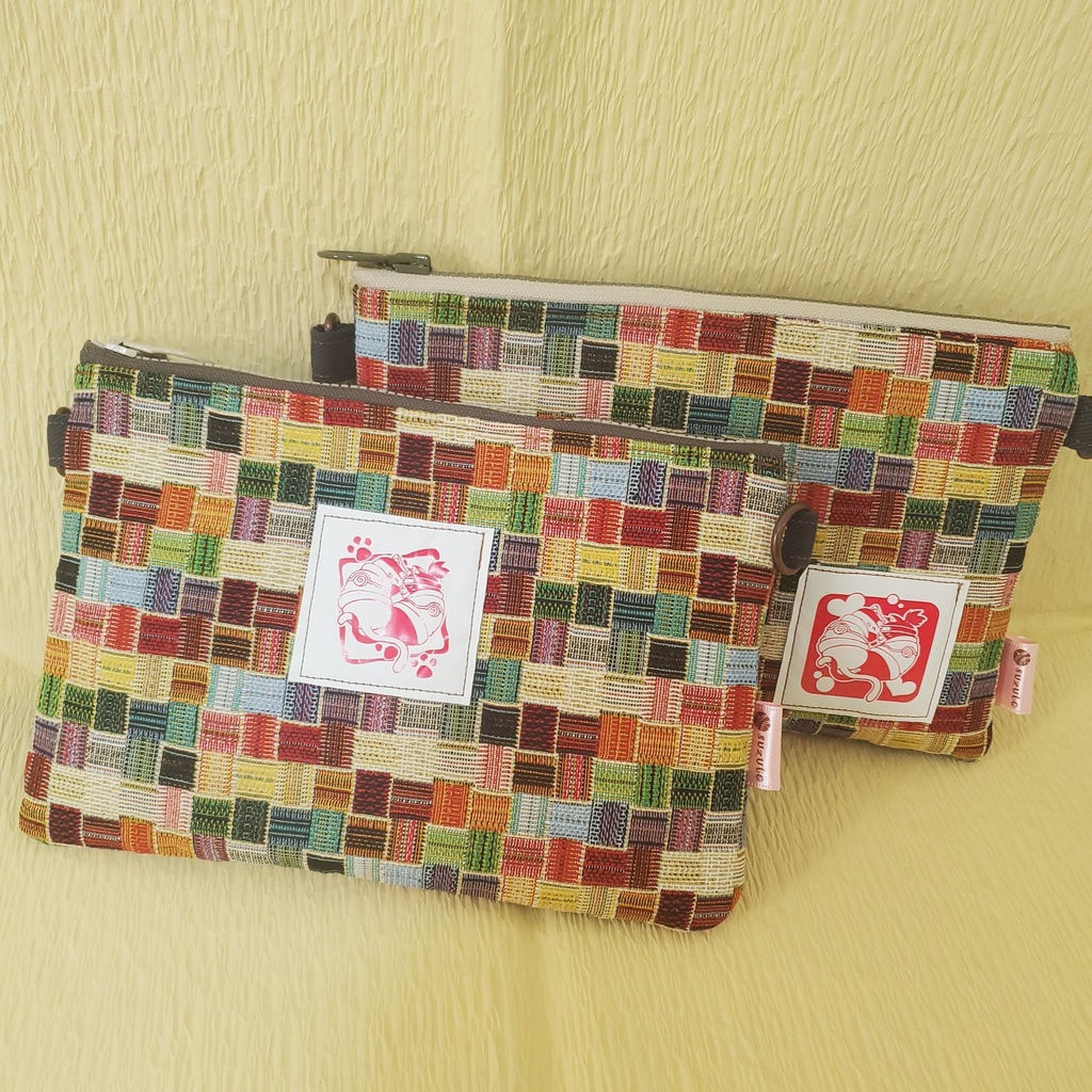 2022🌸ネコチャン柄の20㎝ファスナのサコッシュにもなるポーチ🍆🐬