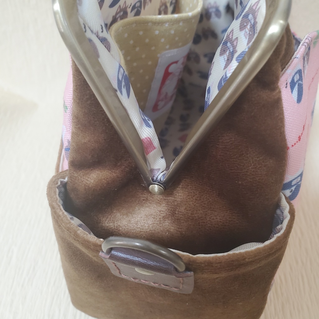 2022🌸ネコチャン柄のがま口ポケットショルダーバッグ【18cm/角型】🍆🐬