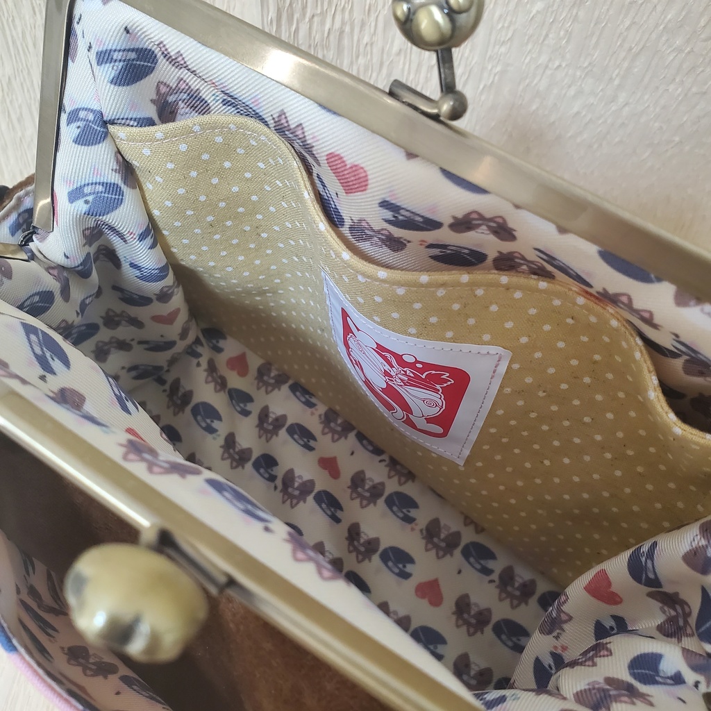 2022🌸ネコチャン柄のがま口ポケットショルダーバッグ【18cm/角型】🍆🐬