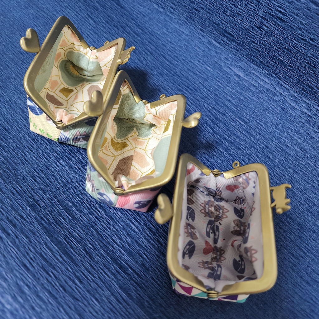 ネコチャン🐈柄の7.5cm/角型のがま口のガチャ