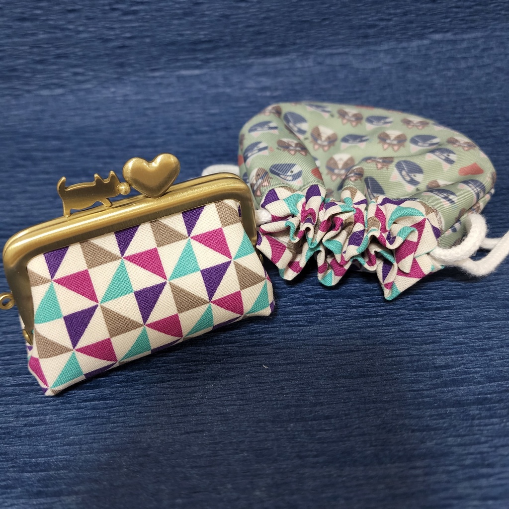 ネコチャン🐈柄の7.5cm/角型のがま口のガチャ