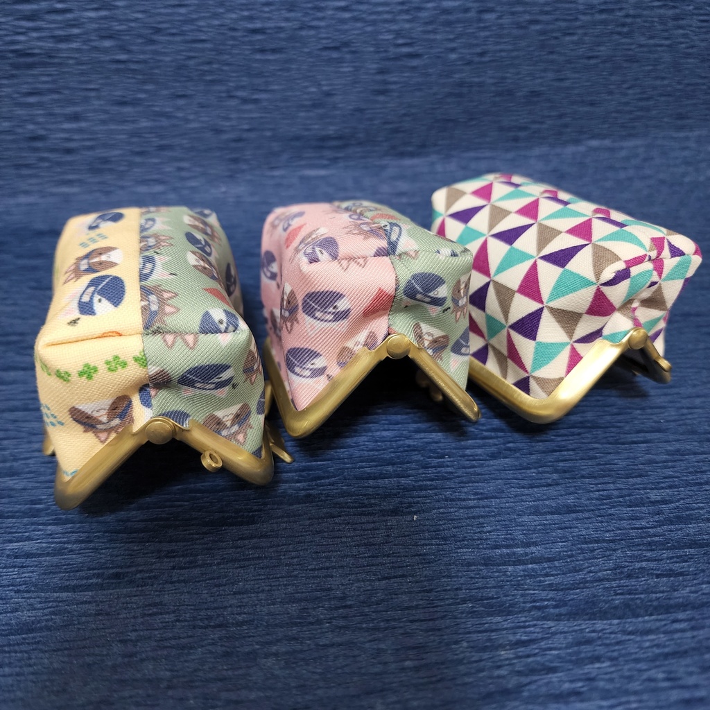 ネコチャン🐈柄の7.5cm/角型のがま口のガチャ