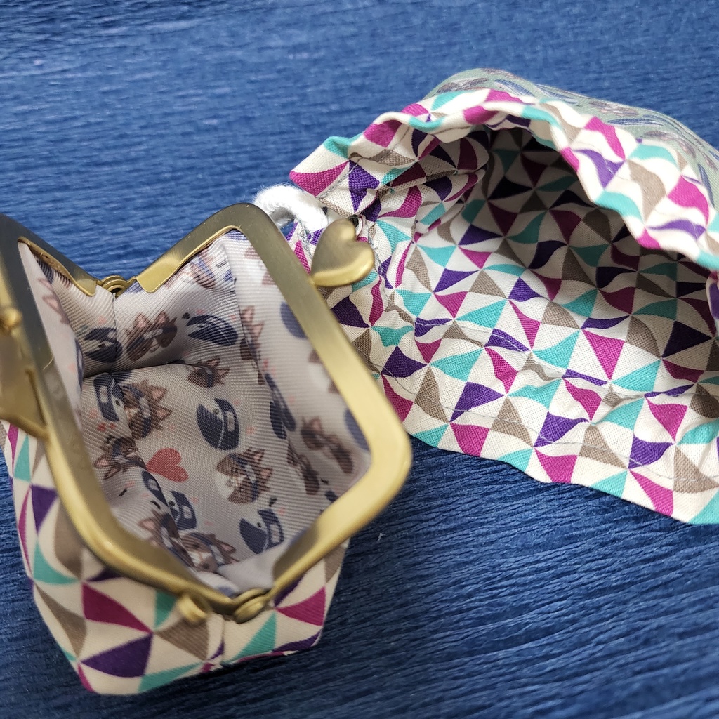 ネコチャン🐈柄の7.5cm/角型のがま口のガチャ