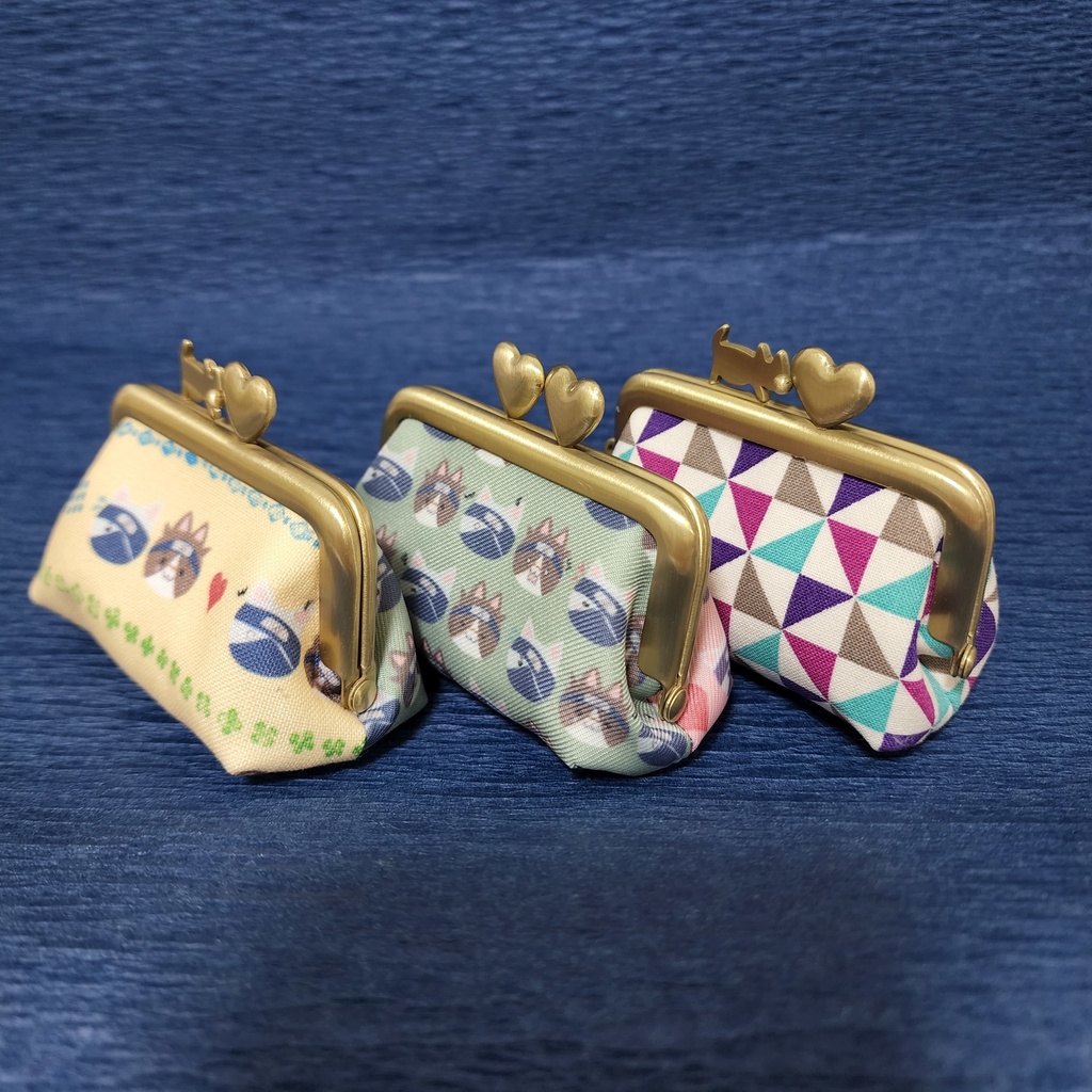 ネコチャン🐈柄の7.5cm/角型のがま口のガチャ