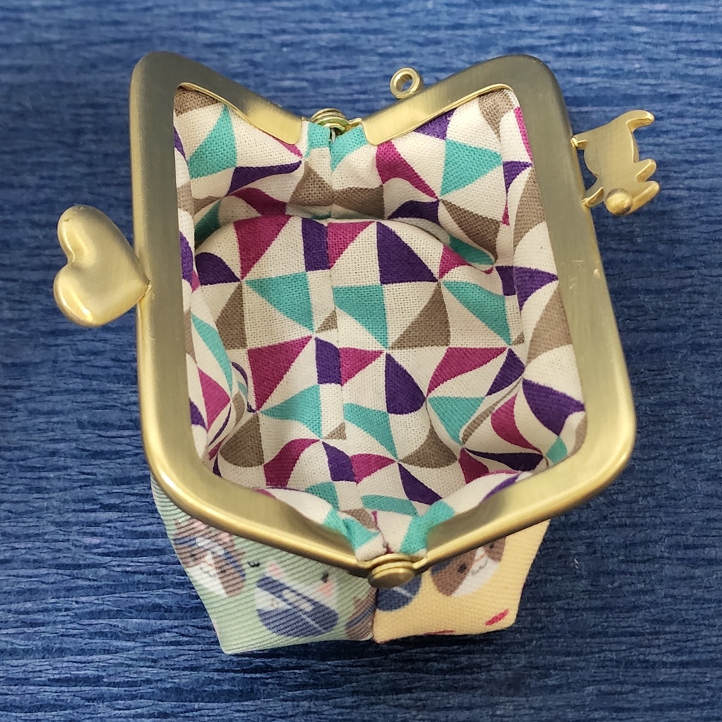 B級品★ネコチャン🐈柄の7.5cm/角型のがま口