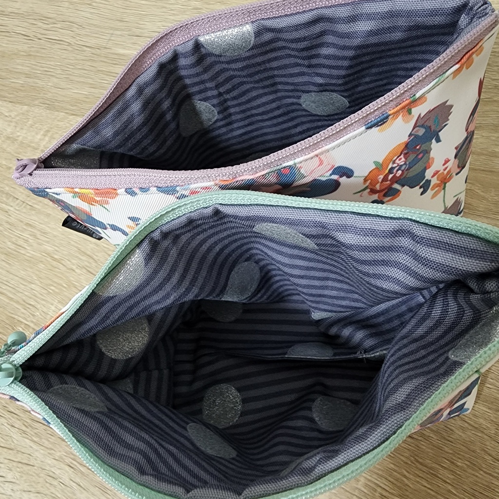 🍆🐬と🐈ちゃんの20㎝ファスナーポーチ