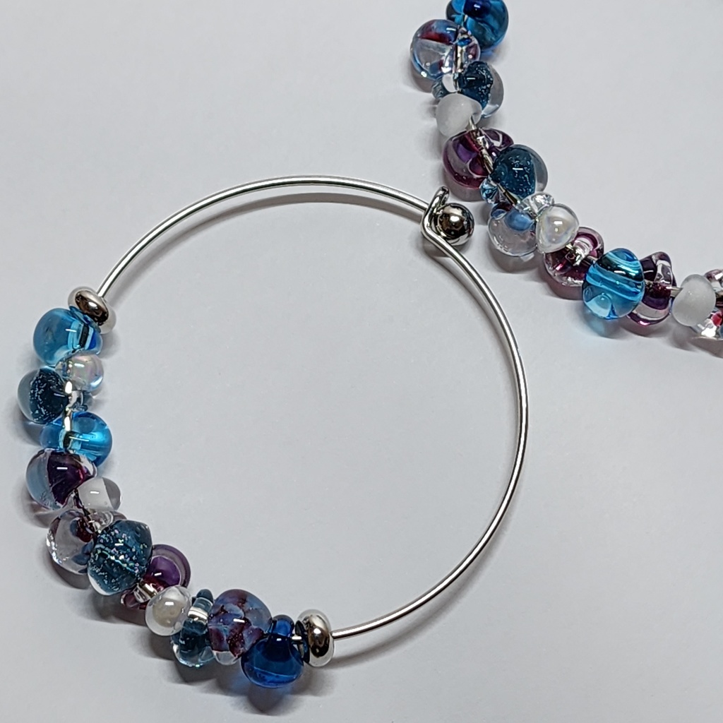 🍆🐬ティアドロップビーズのブレスレット