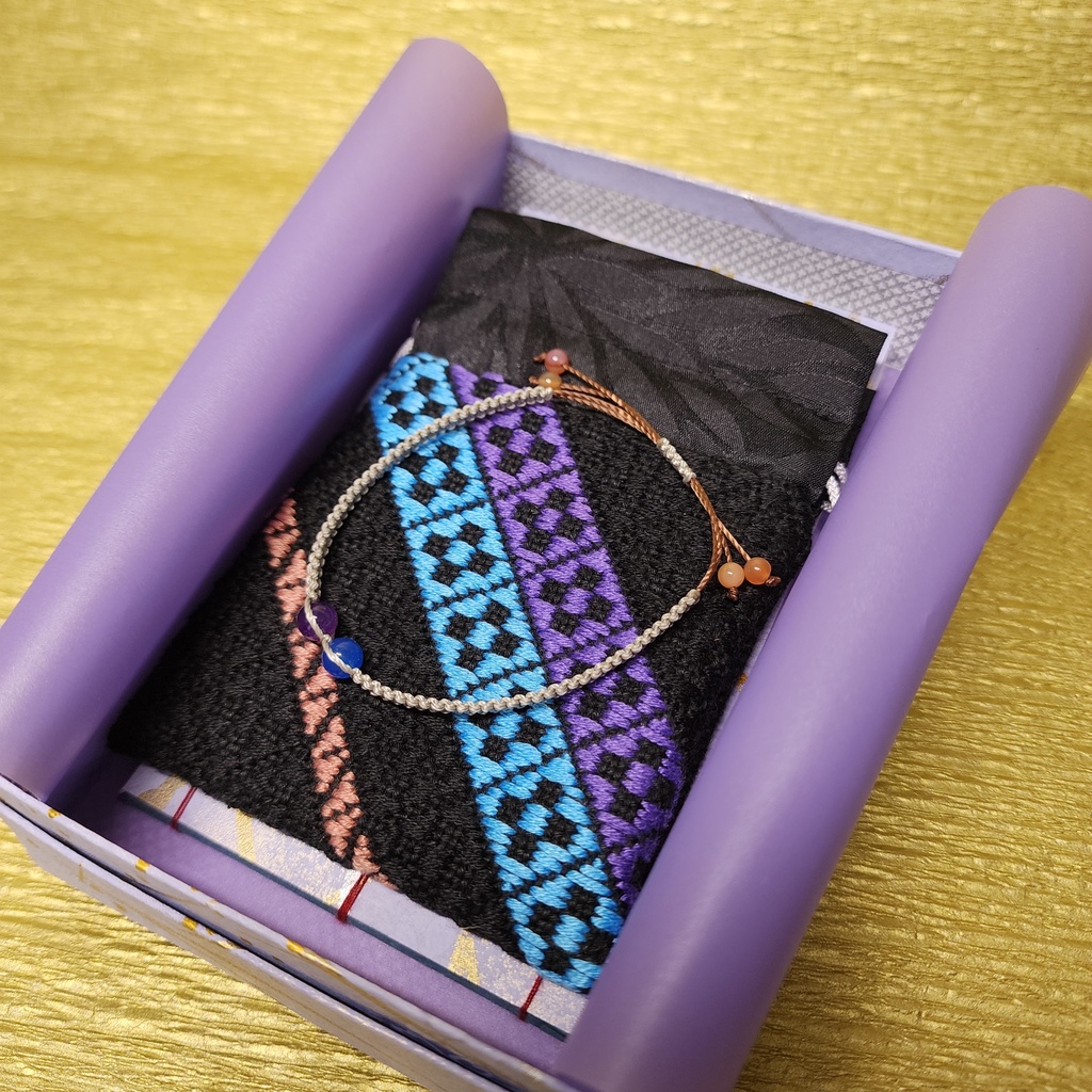 🍆🐬刺繍巾着と蝋引き紐のブレスレットのセット