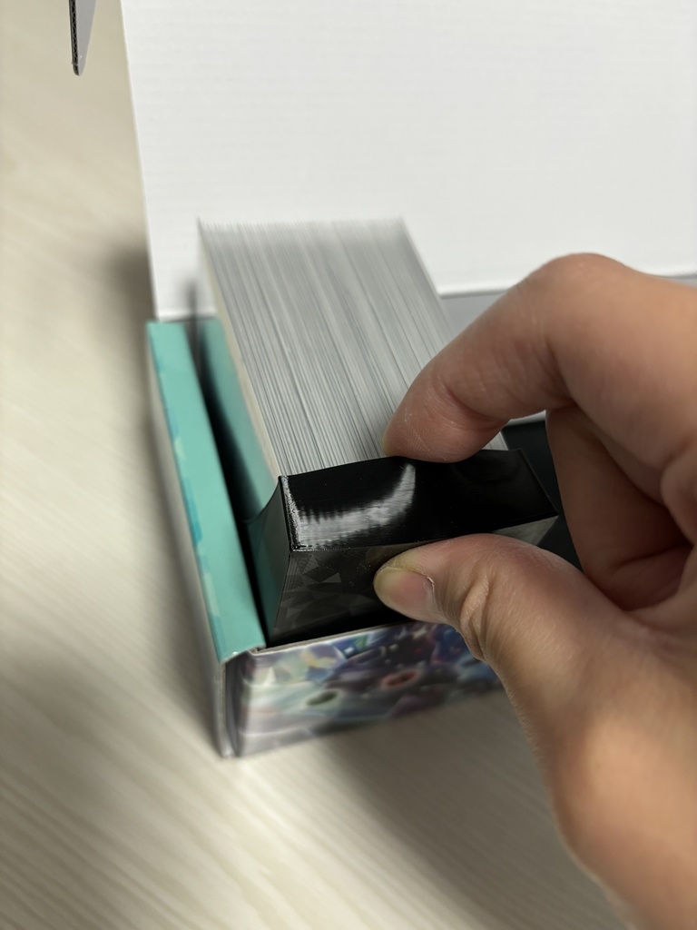 縦でも横でも取り出しやすいデッキホルダー