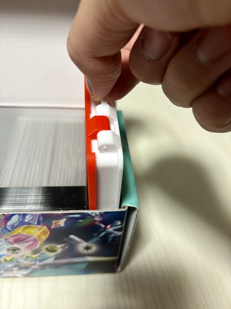 ストレージの隙間に収まるカウンターケース