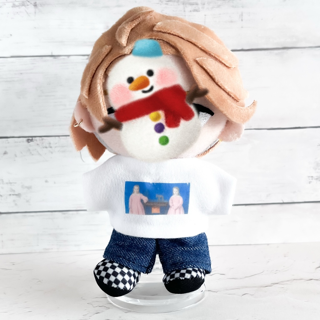 すのチル 服 チルぬい ぬい服 ボルチェ ボールチェーンマスコット Tシャツ 青い背景の双子 絵画プリントTシャツ ホワイト