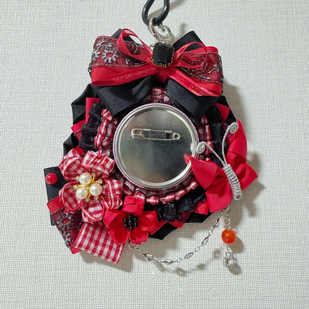 【痛ロゼット】57mm缶バッジ 黒 紅色 朱色 ゴールド 花