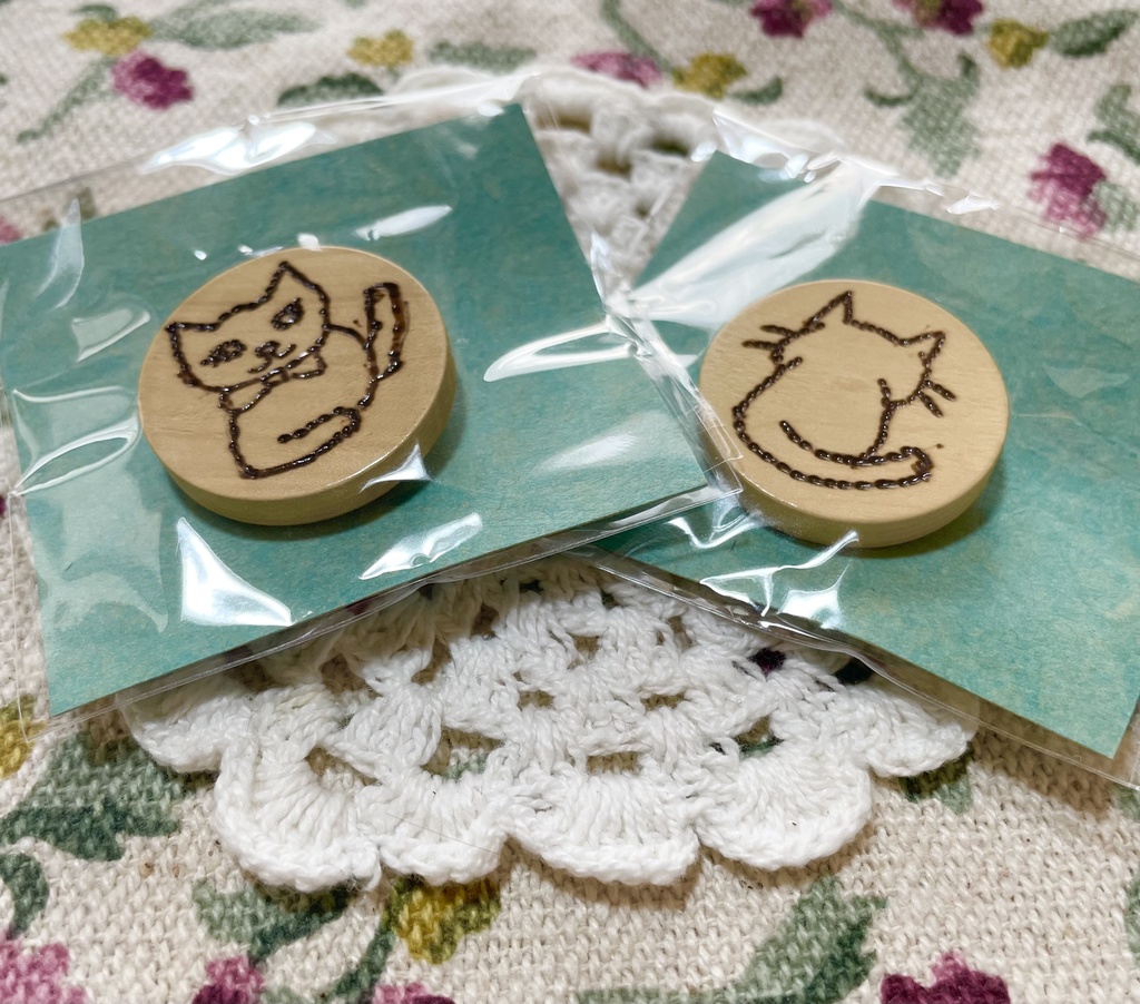 木製猫ブローチ(2点セット)1