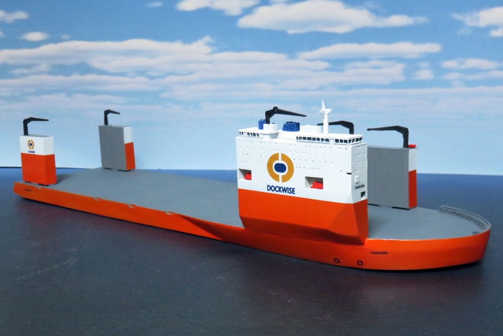 半潜水式重量物運搬船「ヴァンガード」1/700《商船/客船 28》