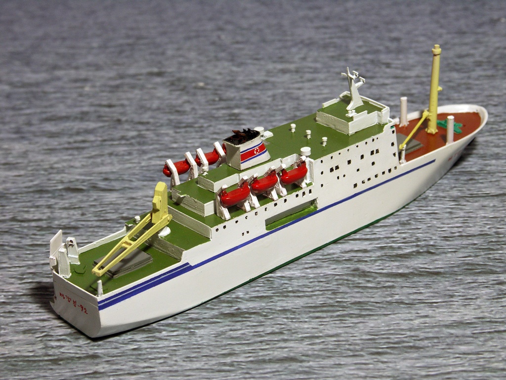 貨客船「万景峰92号」1/700《商船/客船 09》