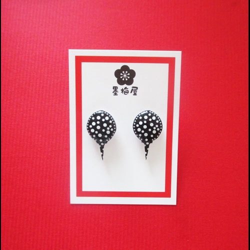 ポルカドットスティングレイピアス
